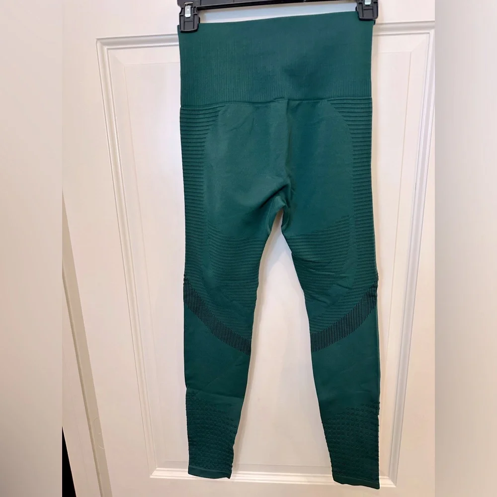 Green yoga pants legging size small - Picture 4 of 8
